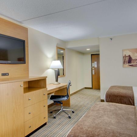 Best Western Royal Plaza Hotel And Trade Center Marlborough Buitenkant foto
