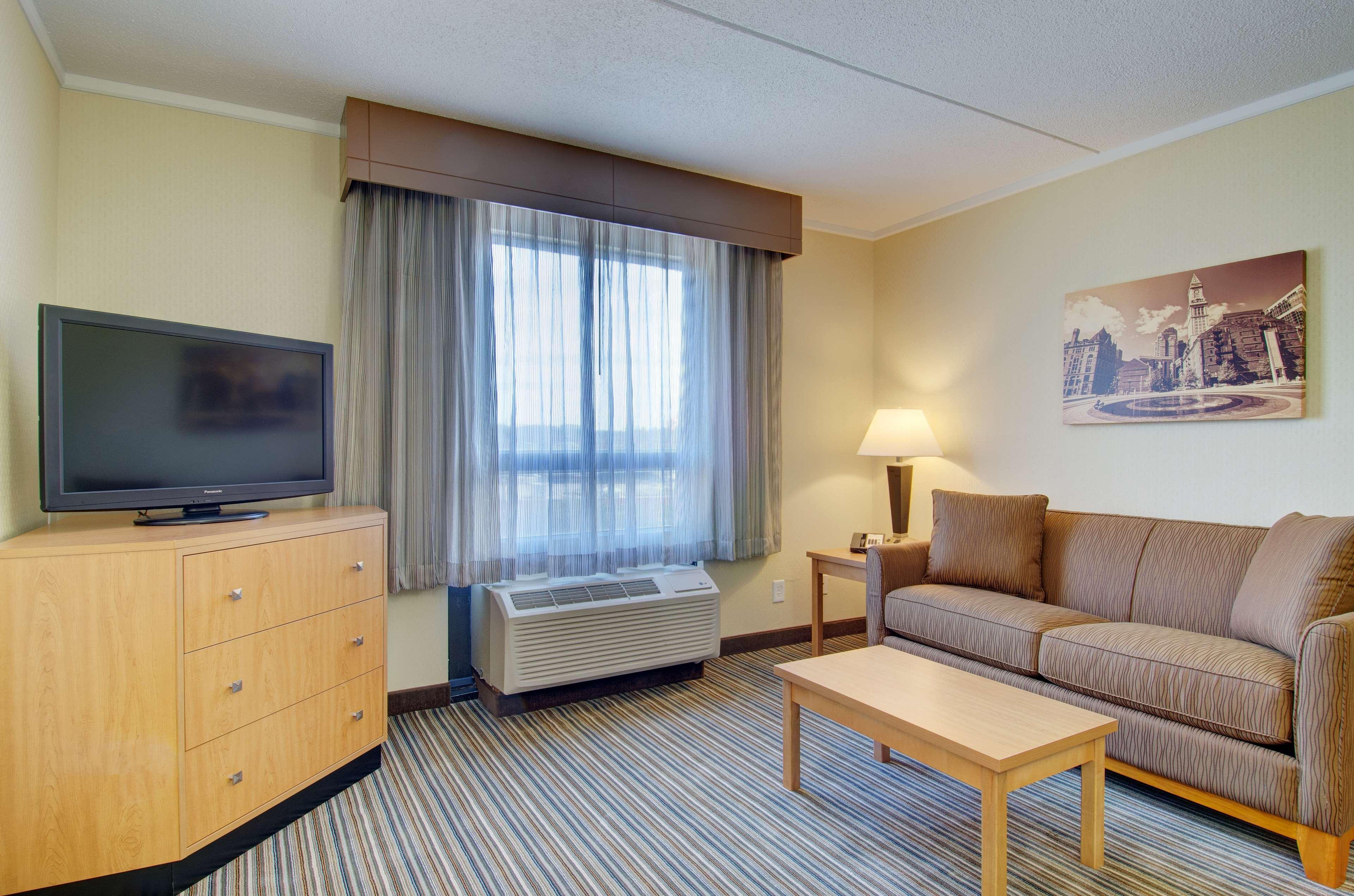 Best Western Royal Plaza Hotel And Trade Center Marlborough Buitenkant foto